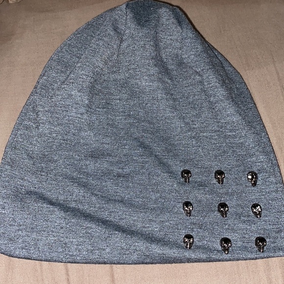 4/$10 item🤑 NWT MUDD Grey black lined skull embellished beanie hat biker cap - Picture 2 of 4